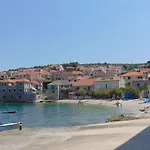 Fran Постира