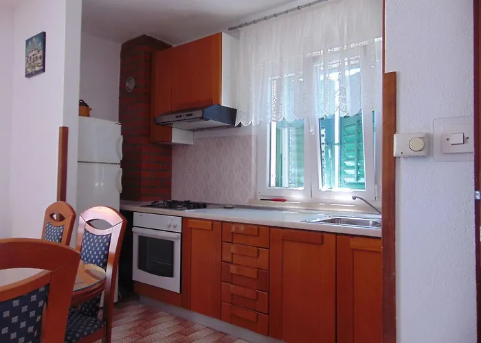 Fran Apartman Postira