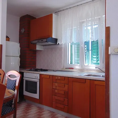 Fran Apartment Postira